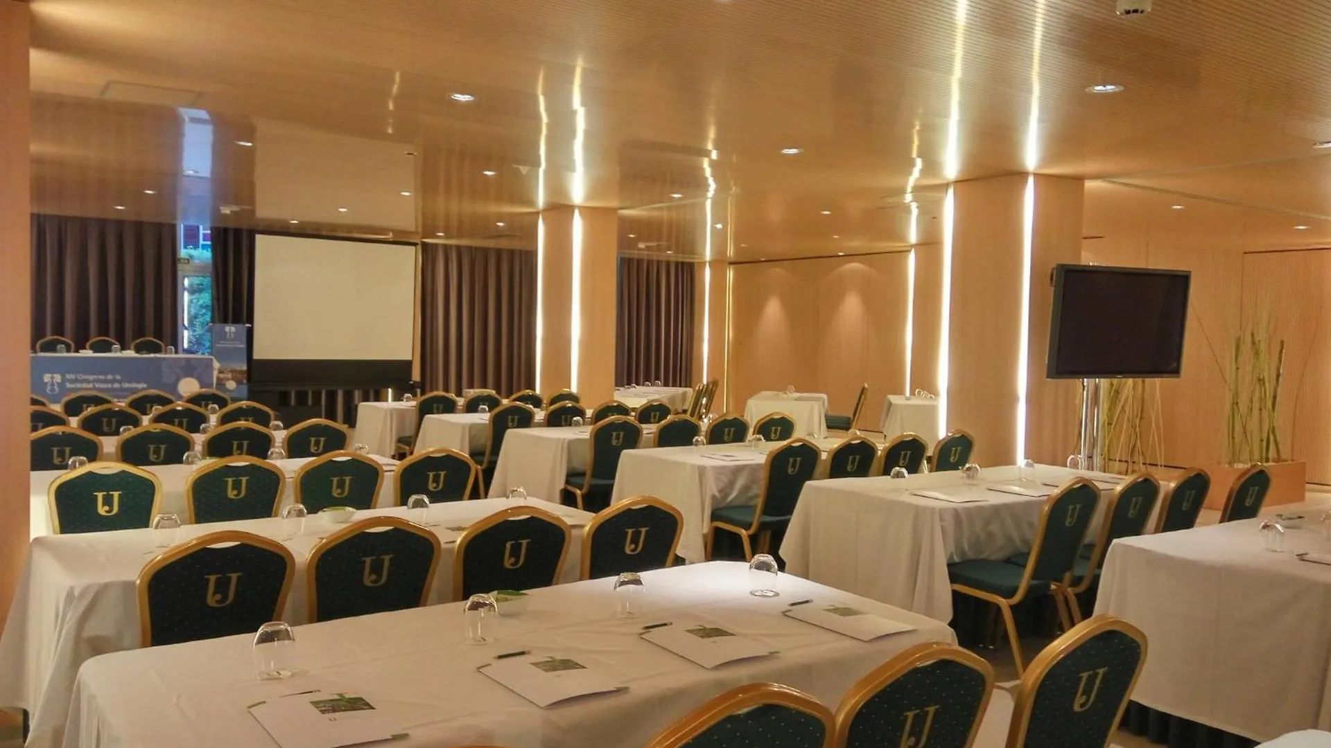 Hotel Jardines De Uleta Suites Vitoria-Gasteiz 4*,