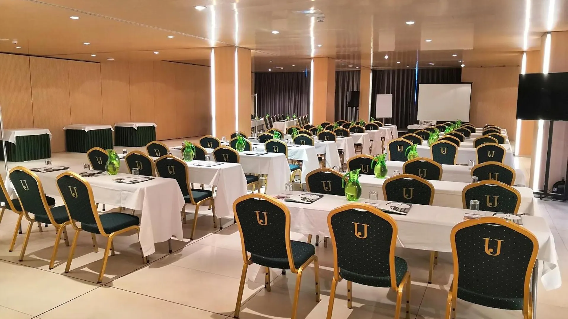 Hotel Jardines De Uleta Suites Vitoria-Gasteiz 4*,  Spanien